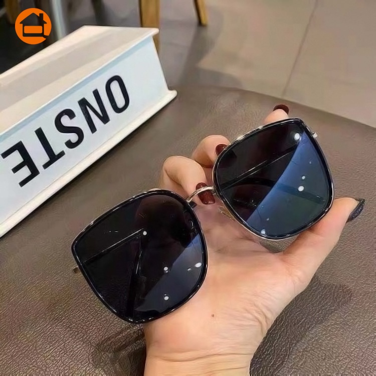 Kính Râm Gọng Kim Loại Dáng Vuông Chống Tia Uv Thời Trang Cho Nữ