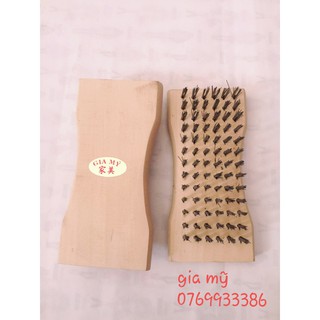 Bàn chải sắt vuông .cán gỗ- GIA MỸ..