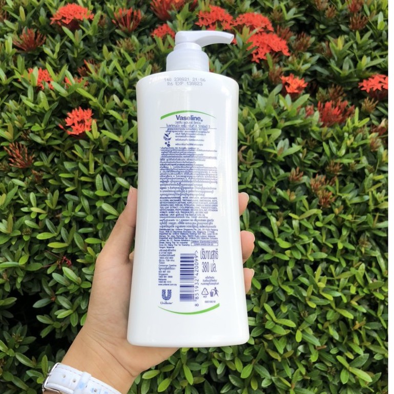 (Mẫu Mới ) Kem Dưỡng Trắng Da Vaseline Super Vitamin 360ml Thai Lan