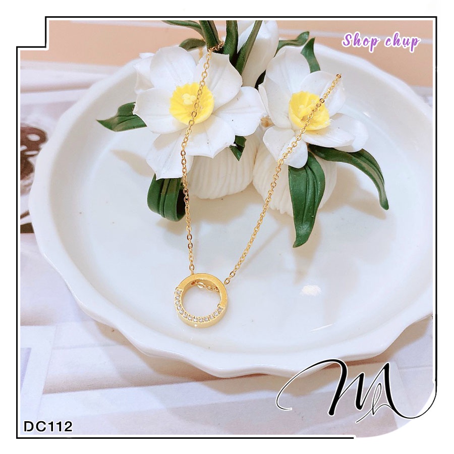 Dây chuyền nữ Titan mặt tròn đính đá nửa vòng đơn giản xinh xắn - Măng’s House DC112