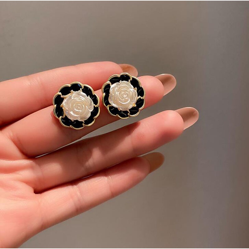 Bông Tai Hoa Trà Đen Phong Cách Hàn Quốc Dễ Phối Đồ