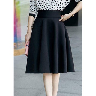 Chân váy xòe ngang đầu gối