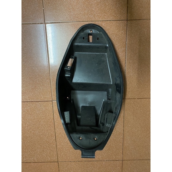 Cốp yên trong xe điện Xmen