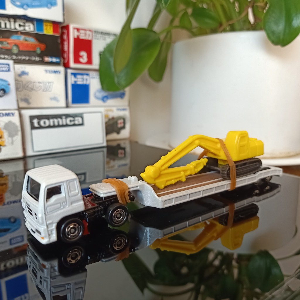 Mô hình Long Tomica No 137 LOWLOADER 2009