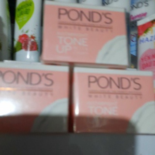 Kem sữa dưỡng trắng nâng tông Pond's White Beauty 30g (