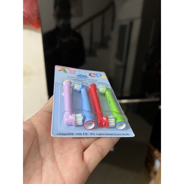 vỉ 4 đầu bàn chải đánh răng điện trẻ em Oral-B Braun