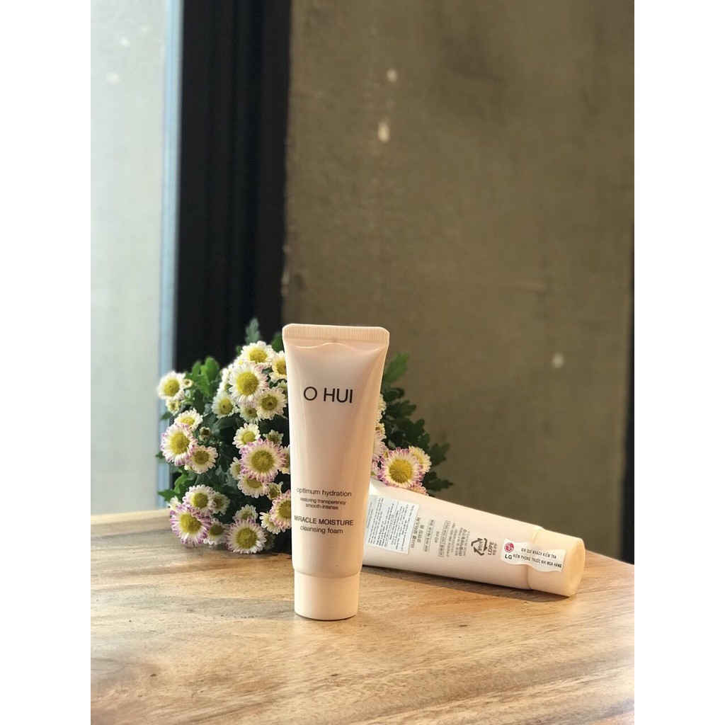 Sữa rửa mặt Ohui Miracle Moisture Cleansing Foam