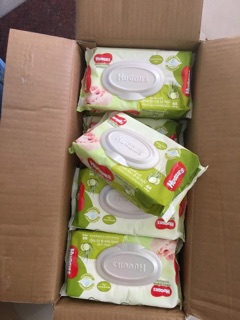 Khăn giấy ướt huggies