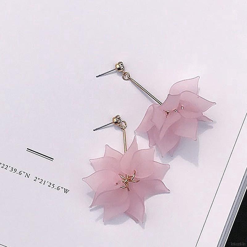 Hoa tai dáng dài + chiếc lá phong cách retro