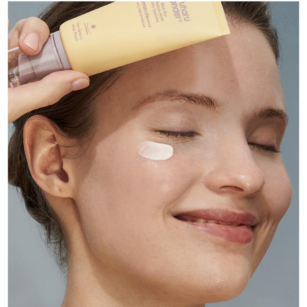 Kem chống nắng dịu nhẹ chống lão hóa HARUHARU Wonder Black Rice Pure Mineral Relief / Moisture Airyfit Daily Sun Cream