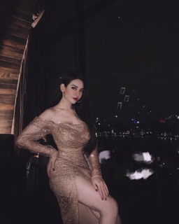 Váy kim sa xẻ đùi