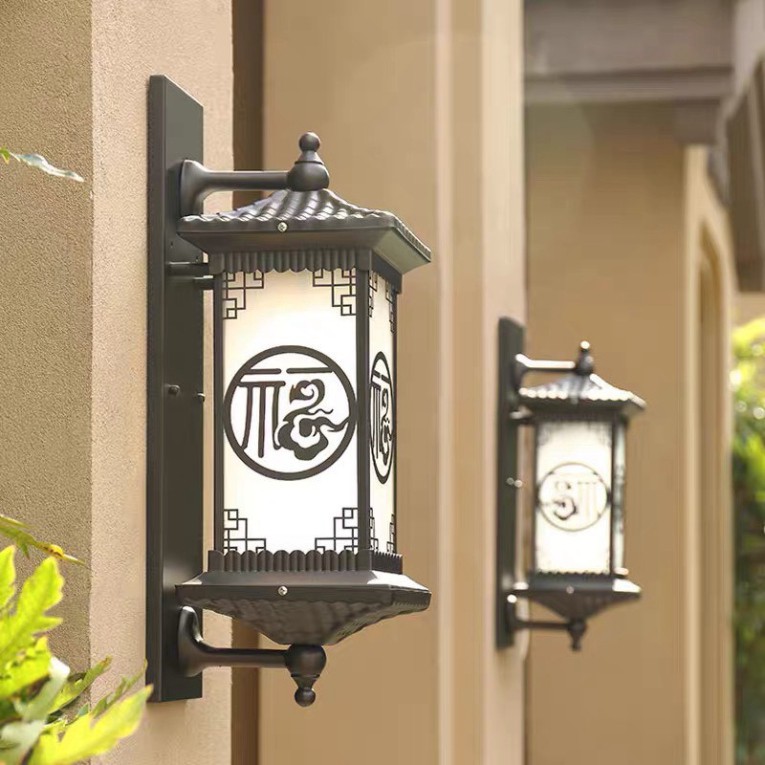Đèn gắn tường ngoài trời hoa văn họa tiết tinh sảo đẹp mắt và sang trọng cho mỗi không gian đèn được trang trí