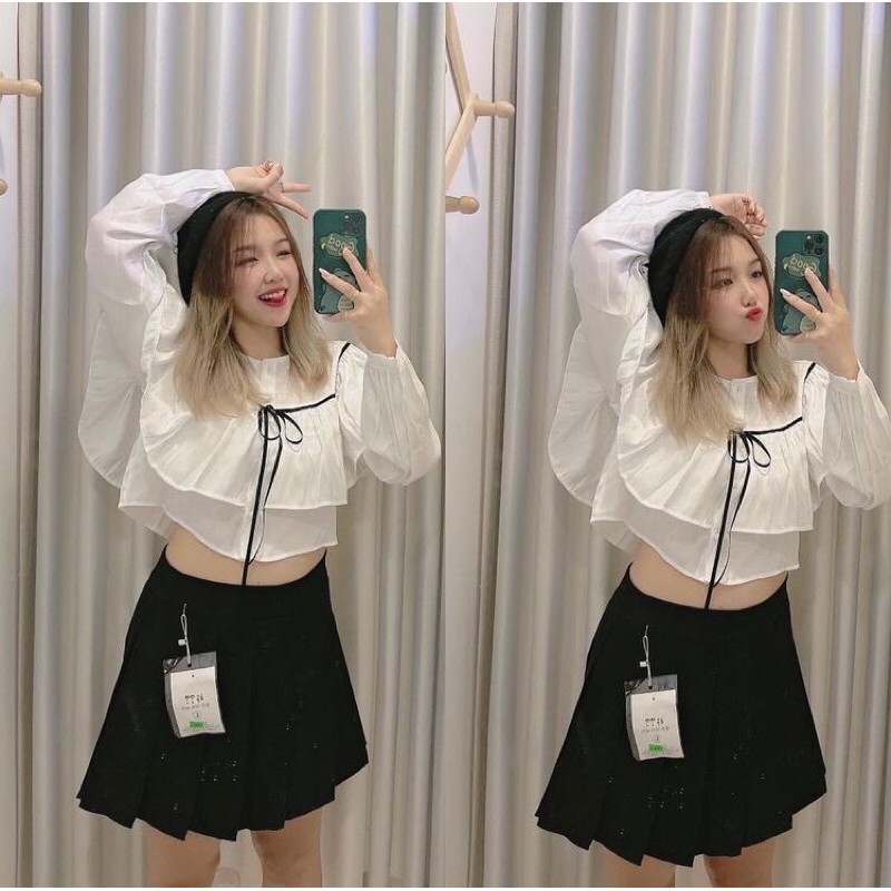 Áo croptop satin trắng viền bèo tay dài phồng thắt nơ đen