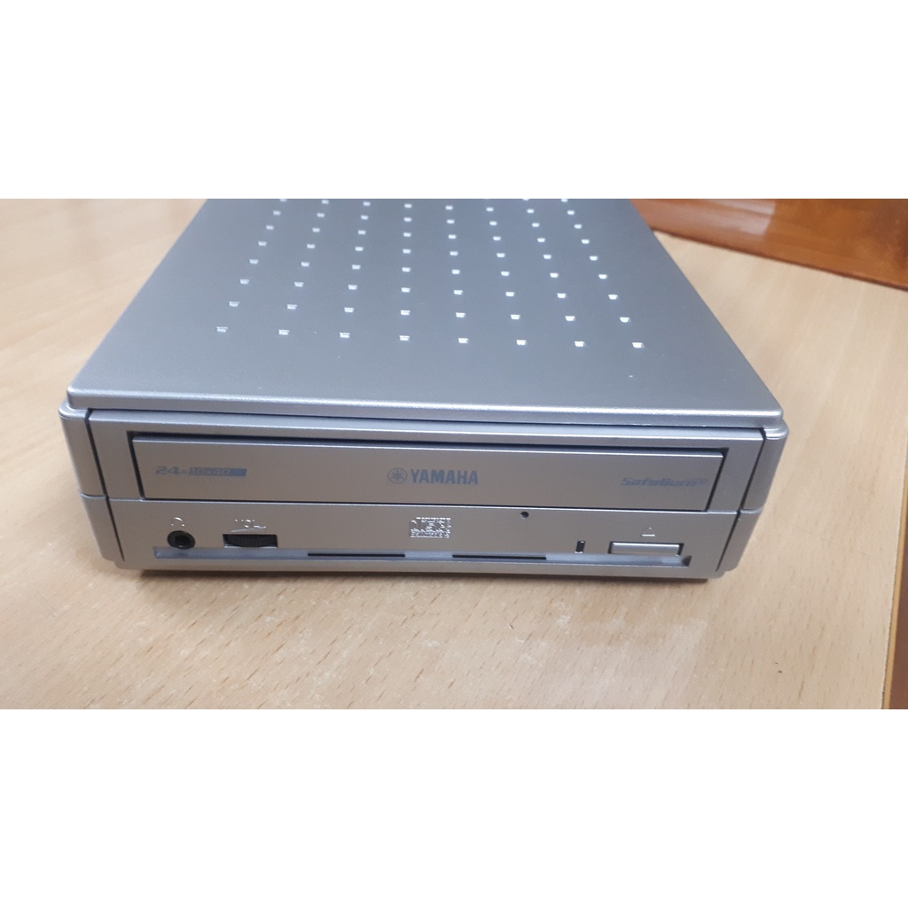 Ổ ghi CD chuyên nghiệp Yamaha 3200