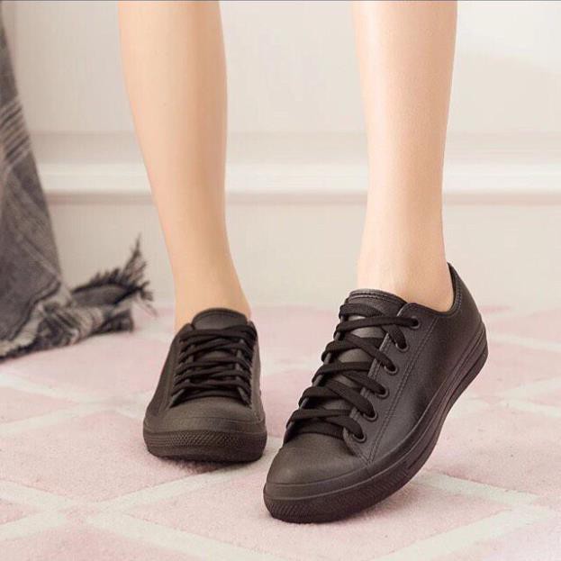 giày thể thao cao su đi mưa kèm anh thật [GIÁ TỐT]