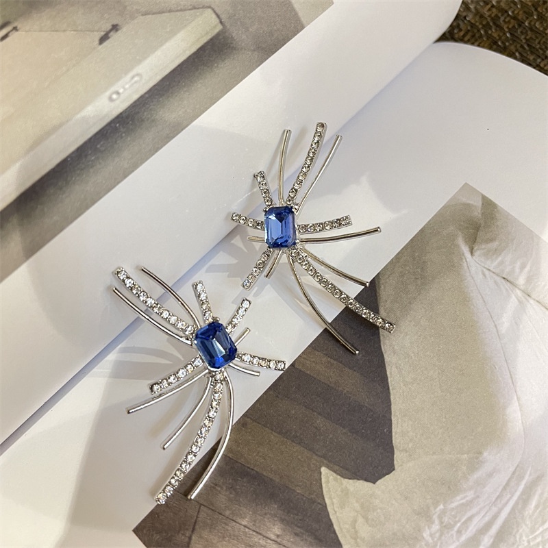 Khuyên Tai Hình Pháo Hoa Đính Đá Xanh Dương Độc Đáo