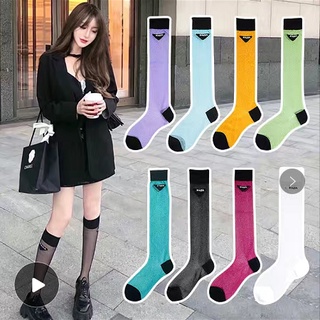 Thời trang của phụ nữ Hàn Quốc đôi chân thon dài đến đầu gối vớ cao đến bắp chân