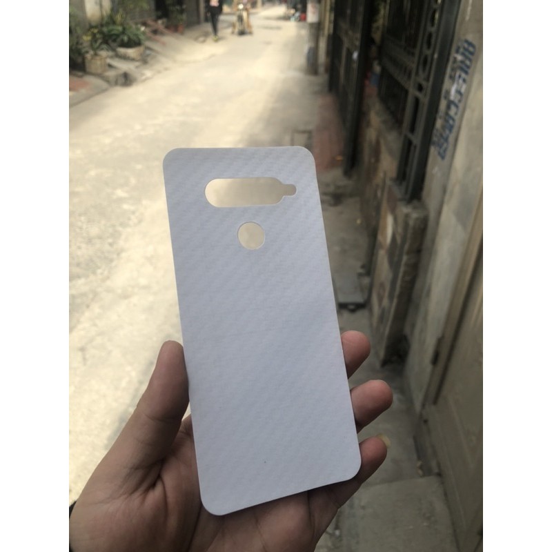 dán lưng vân carbon LG V40
