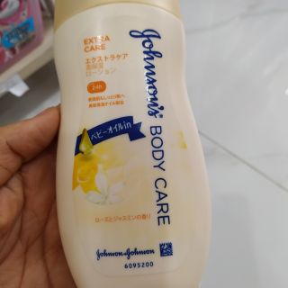 Sữa dưỡng thể trắng da Johnson's body care