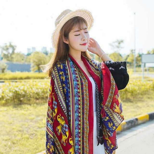 Khăn choàng thổ cẩm.