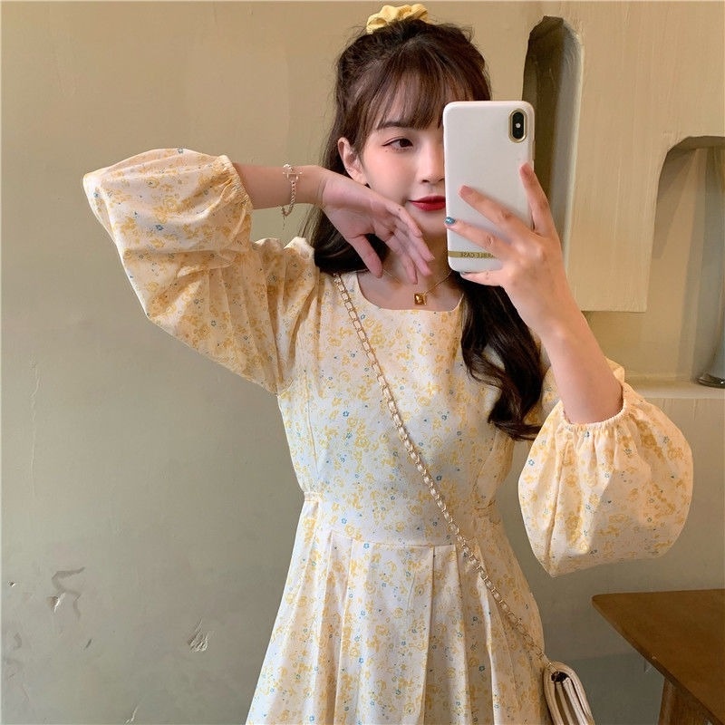 Đầm tay dài in hoa màu vàng nhạt thời trang mùa thu mới cho nữ