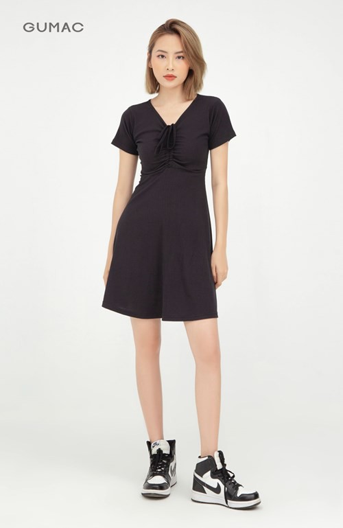 [Mã MABR07062 giảm 8% tối đa 50K đơn từ 249K] Đầm thun nữ ôm body cá tính GUMAC rút dây ngực màu đen DB569 | BigBuy360 - bigbuy360.vn