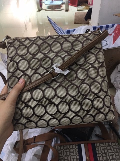 Túi Tommy Hilfiger chính hãng, nhỏ gọn dễ xài