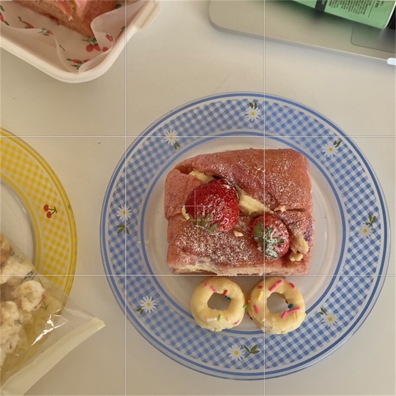 THANH LÍ Đĩa ăn thuỷ tinh trong suốt viền caro hoa nhí phong cách Hàn Quốc trang trí bàn ăn, phòng bếp - The Pattern