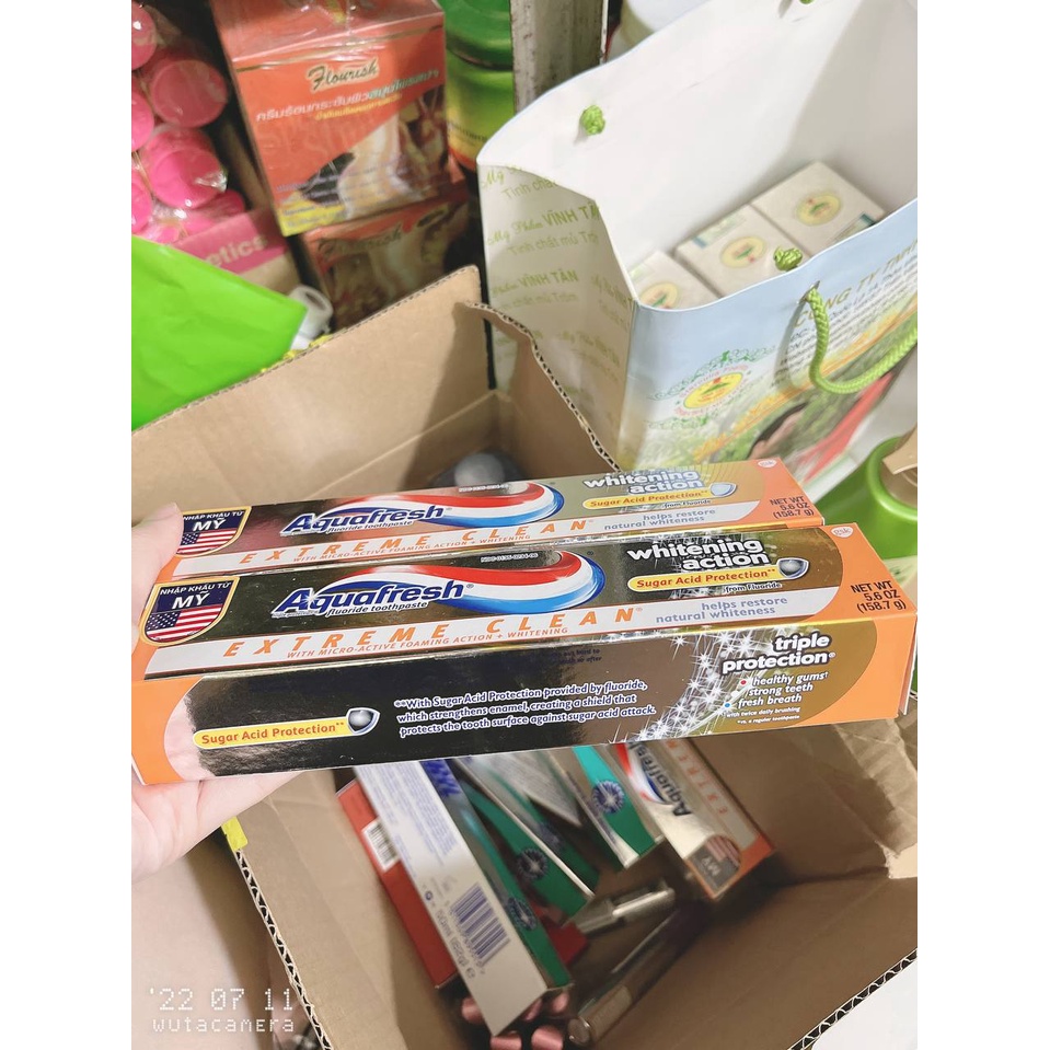Kem đánh răng Aquafresh Whitening Action Extreme Clean 158,7g