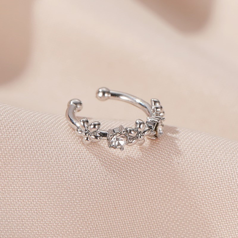 Khuyên Tai Đính Hoa Xinh Xắn Phong Cách Hàn Quốc Cho Bạn Gái