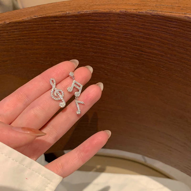 Cute musical note earrings for women