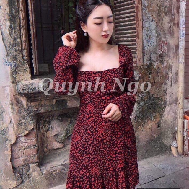 Váy hoạ tiết dài tay