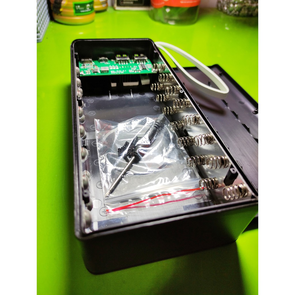Box sạc dự phòng không pin 16 cell 18650 có lò xo cao cấp màu đen