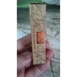 Son Môi Dầu Dừa Sáp Ong Coco Secret