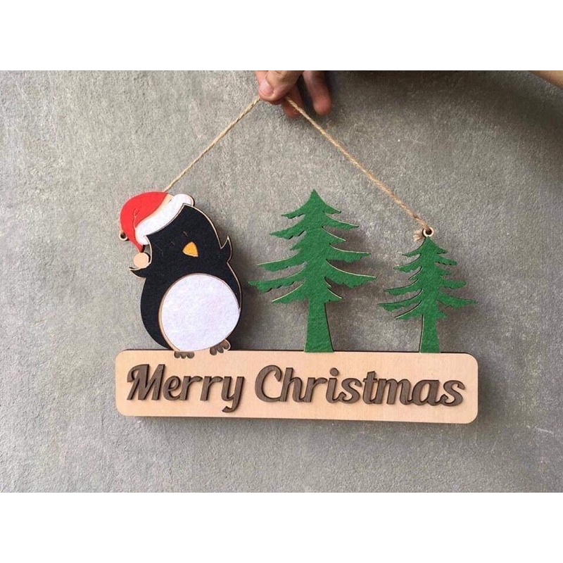 Bảng gỗ merry christmas cây thông và con vật xinh xắn kích thước 25cm tặng móc dán trang trí mùa giáng sinh