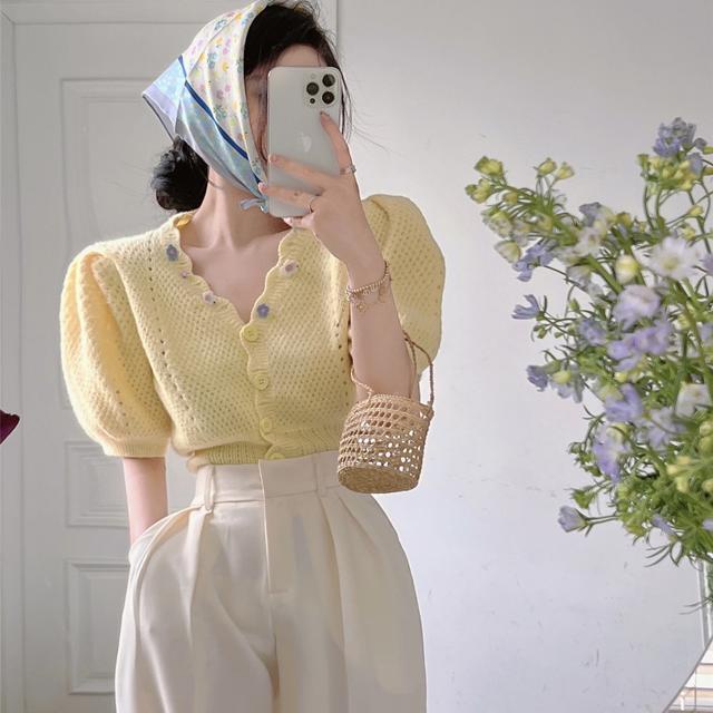 Áo Khoác Cardigan Dệt Kim Mỏng Cổ Chữ V Tay Phồng In Hoa Màu Vàng Kem Phong Cách Phương Tây Ngọt Ngào