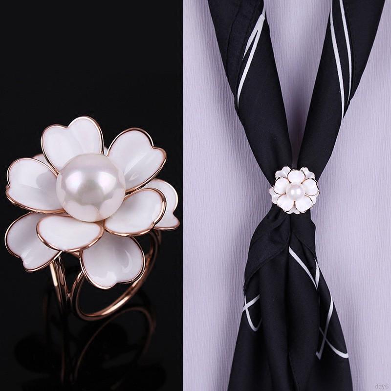 Kẹp khăn cổ hình hoa đính đá ngọc trai màu trắng thời trang cho nữ