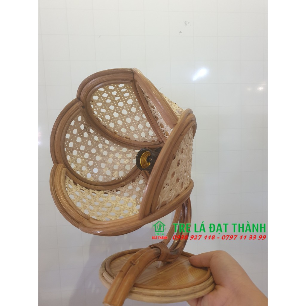 Đèn mây tre đan ốp tường, lồng đèn mây hình bông hoa hồng