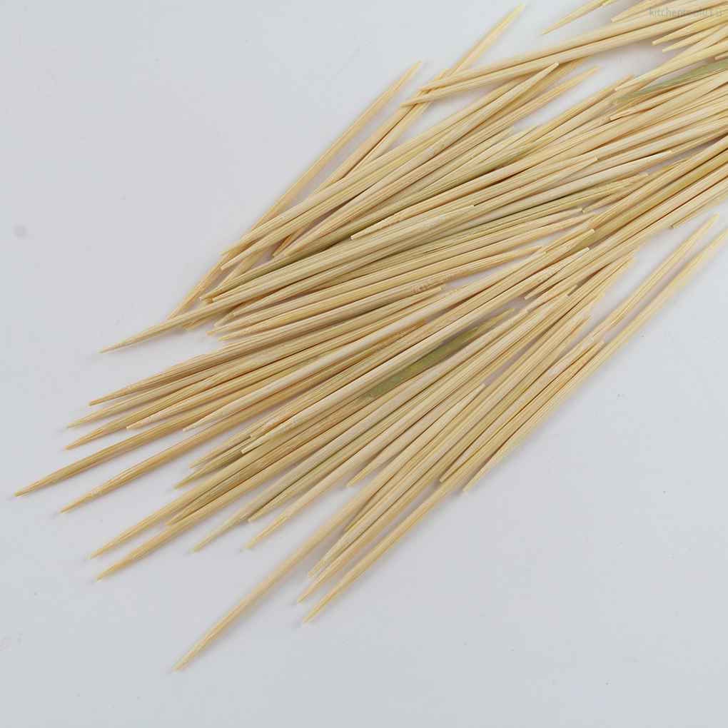 Tăm xỉa răng bằng tre hoặc dùng để ăn món khai vị cocktail