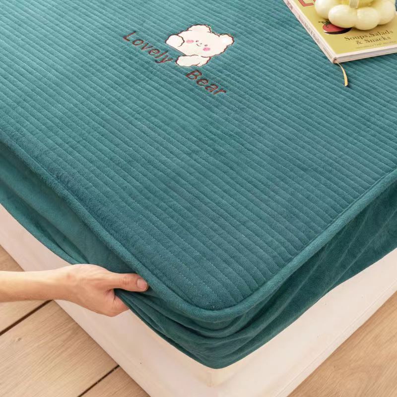 Bộ ga kèm 2 vỏ gối gấu cao cấp, Chất nỉ  nhung dầy dặn mềm mịn kháng khuẩn giữ nhiệt tốt an toàn cho da