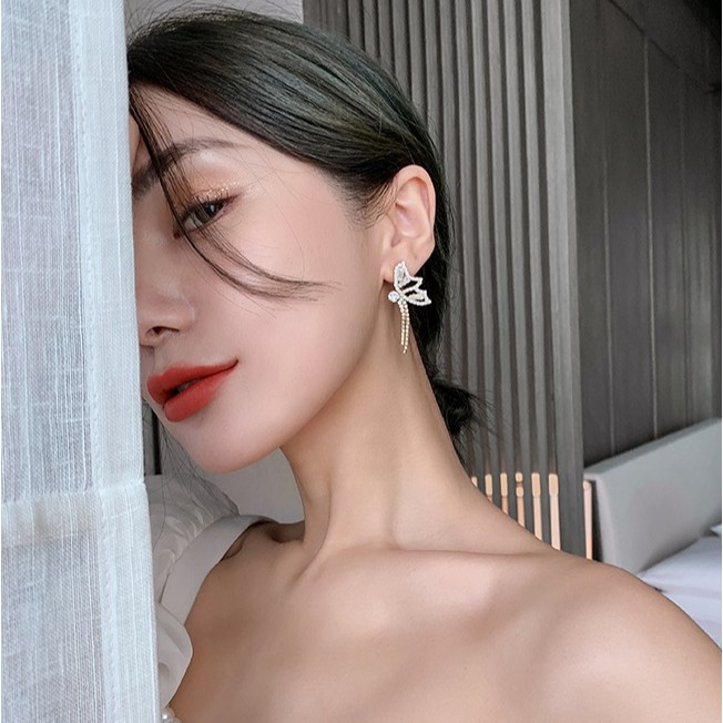 Bông tai hồ điệp đính đá lấp lánh tua rua BT204