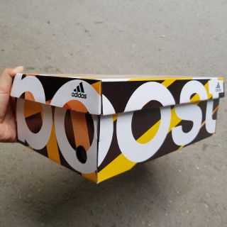 Hộp giày Adidas Boost