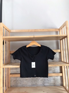Áo croptop phối nút
