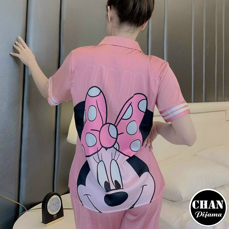 Bộ pijama cao cấp họa tiết chuột Micky hàng thiết kế siêu xinh, vải lụa satin mặc cực mát, dáng áo cộc quần dài - CH036