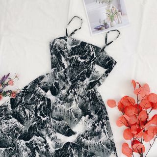 Đầm 2 dây loang họa tiết