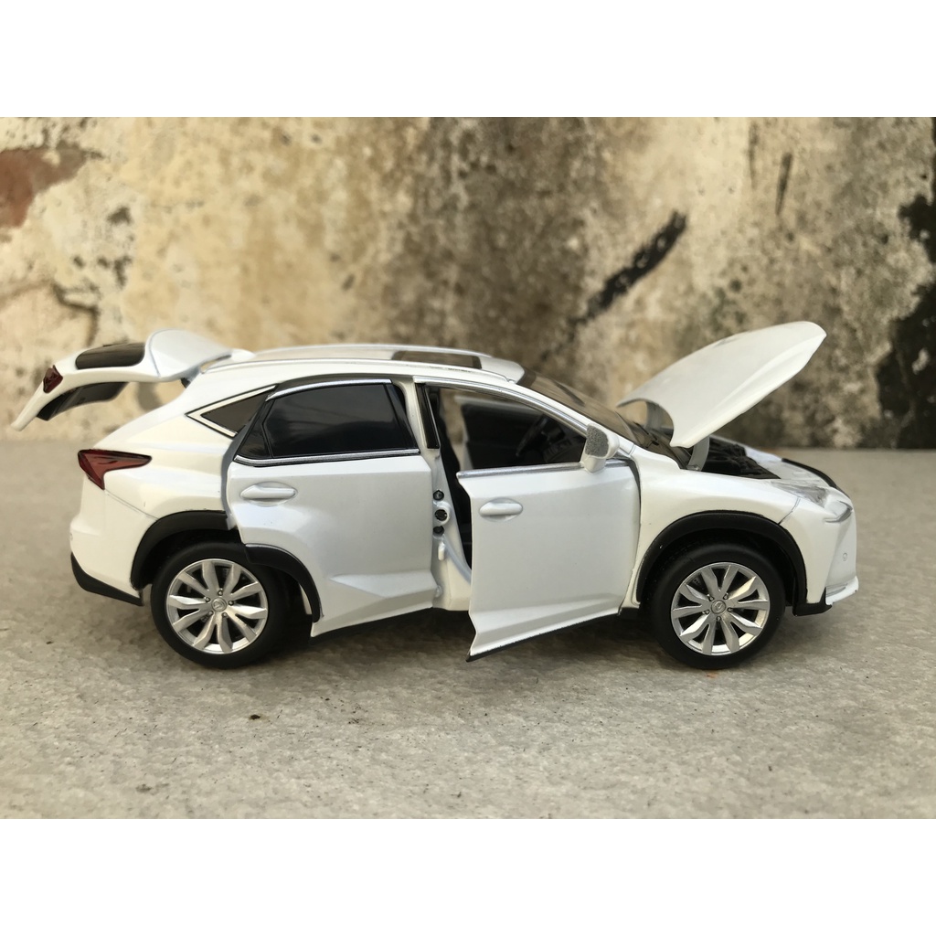Mô hình xe LEXUS NX200T 1:32