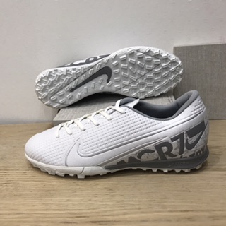 Giày bóng đá Cr7 trắng bạc TF