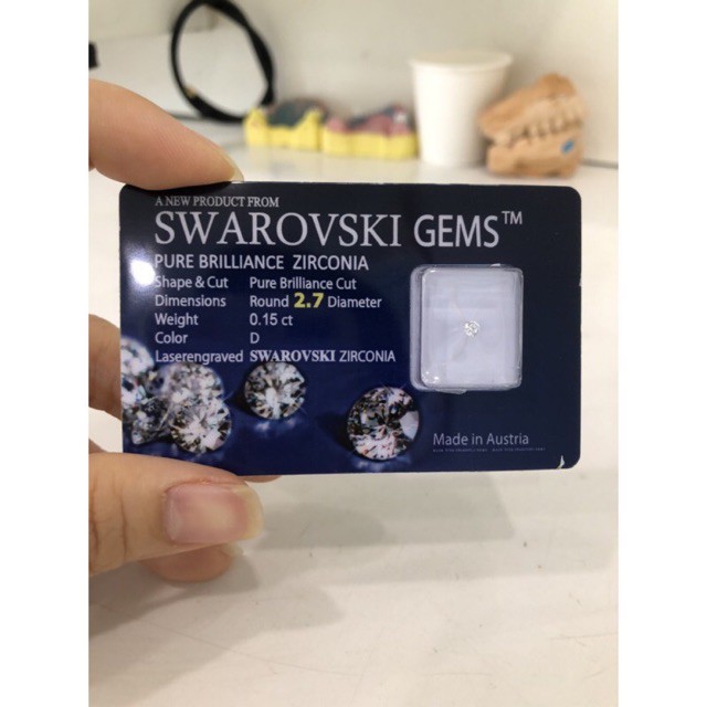 Kim cương nhân tạo gắn răng