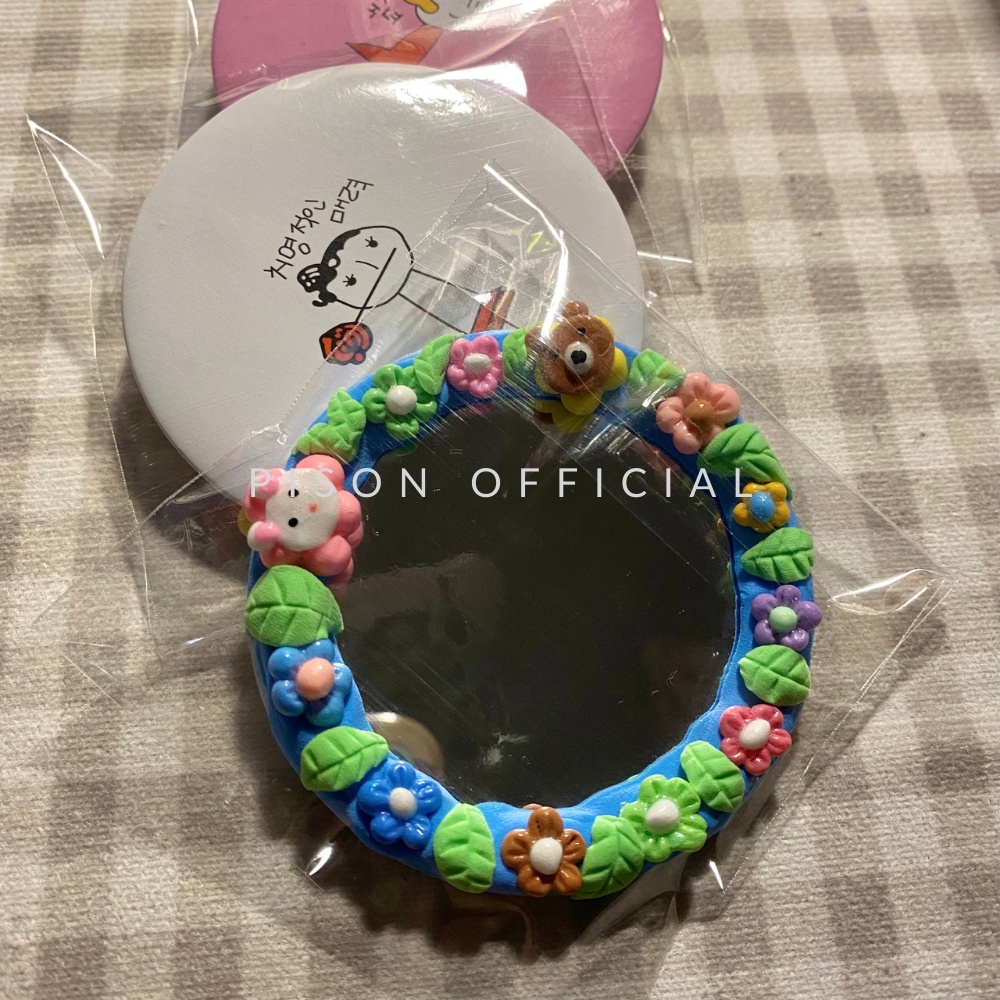 Gương trang điểm handmade Pison từ đất sét xốp nhẹ - giao màu ngẫu nhiên - 01 cái