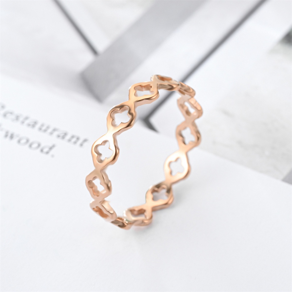 Nhẫn Cưới Chất Liệu Thép Titan Mạ Vàng Hồng 18K Hình Cỏ Bốn Lá